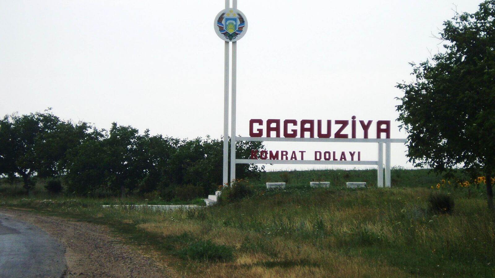 Roadside 'Gagauziya — Comrat Dolayı' welcome sign on the highway from Chișinău to Comrat.